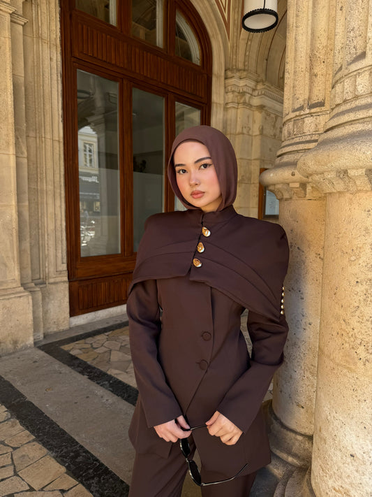 Eleganter Blazer in Dunkelbraun mit Goldknöpfen