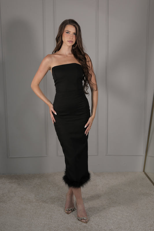 Elegantes Midikleid in Schwarz mit Federdetails – Zeitlose Eleganz