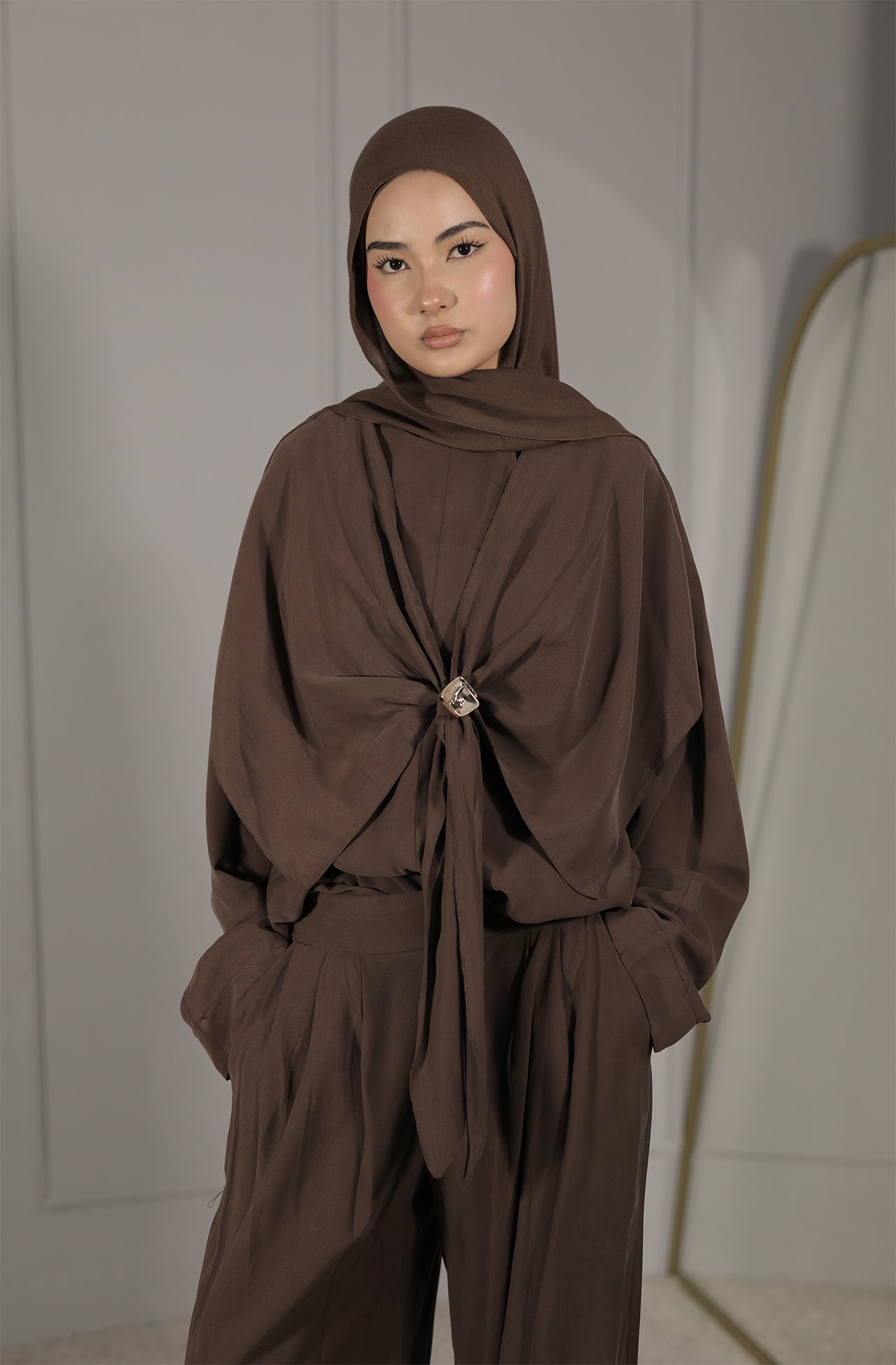Oversize Zweiteiler-Set in Braun – Zeitlose Eleganz mit besonderem Detail