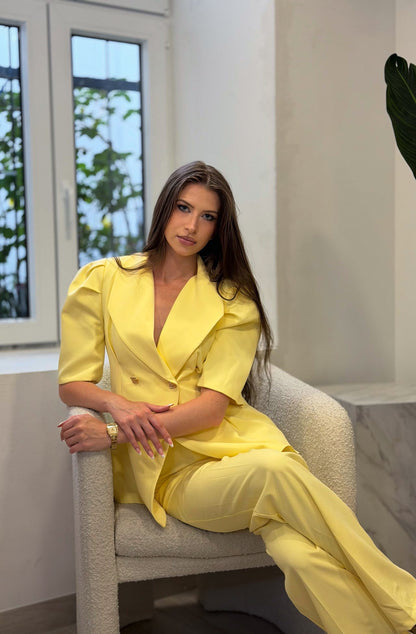 Elegantes Damen Zweiteiler-Set in Gelb