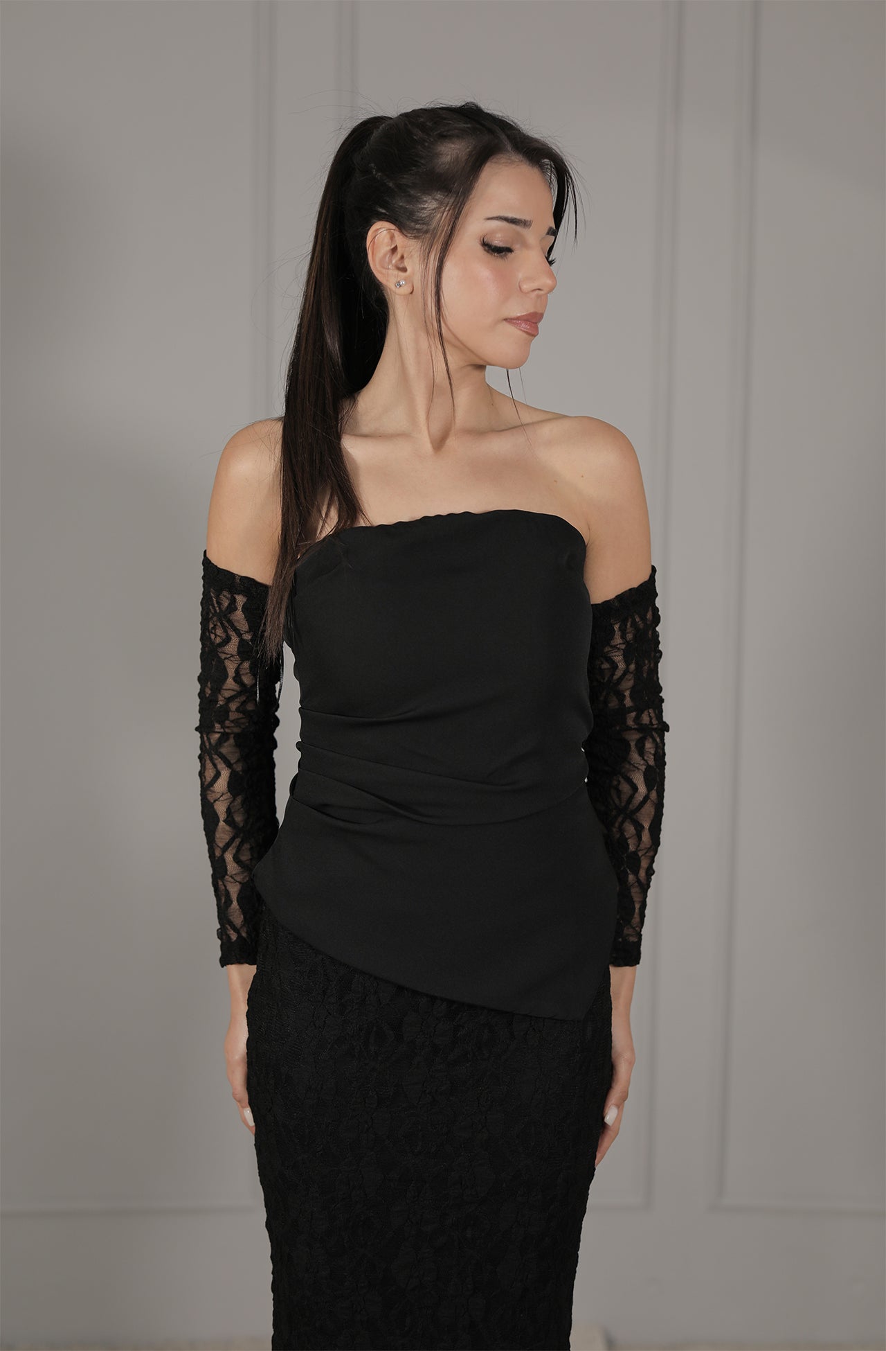 Elegantes Schulterfreies Abendkleid in Schwarz mit Spitze