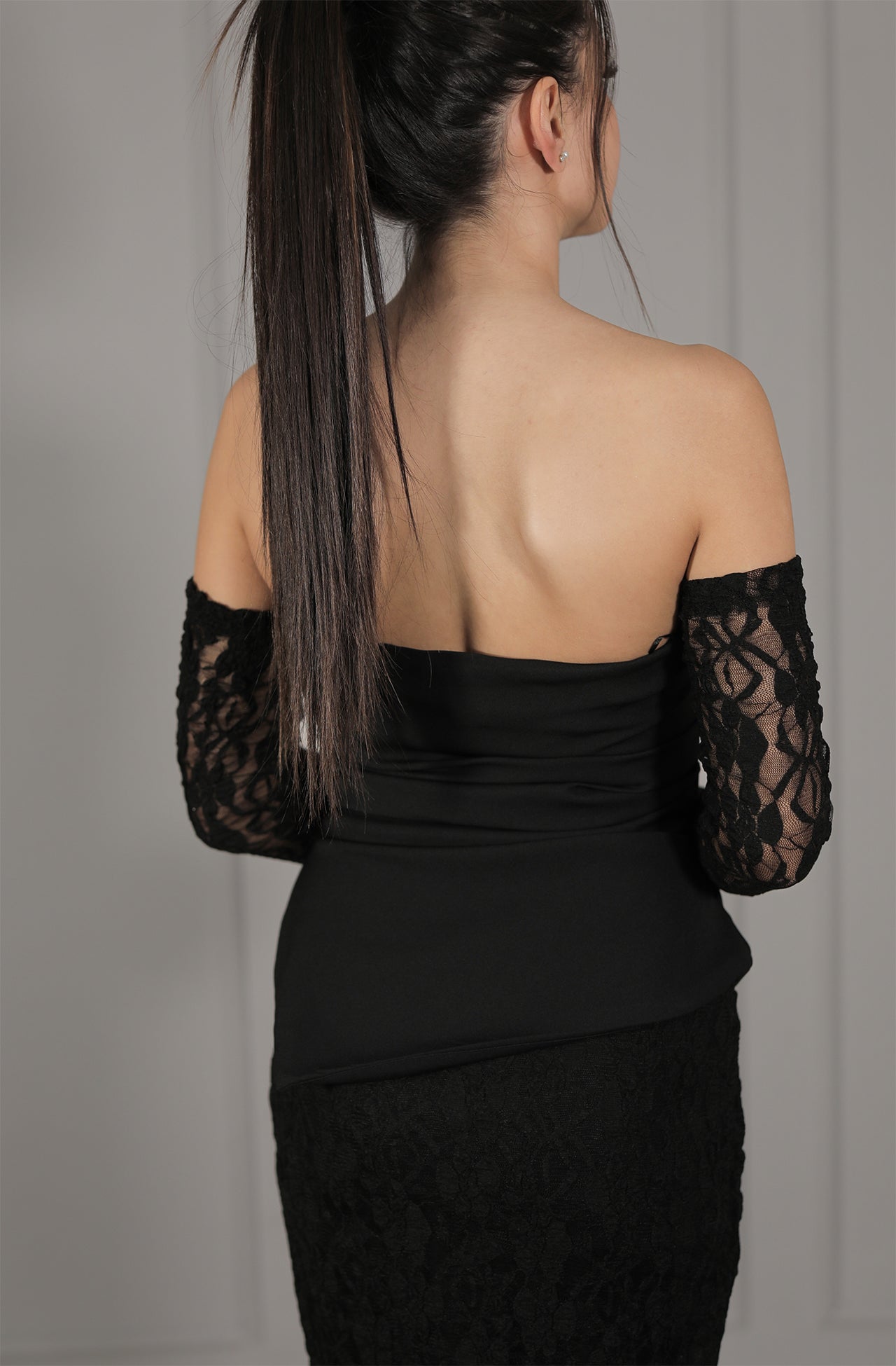 Elegantes Schulterfreies Abendkleid in Schwarz mit Spitze