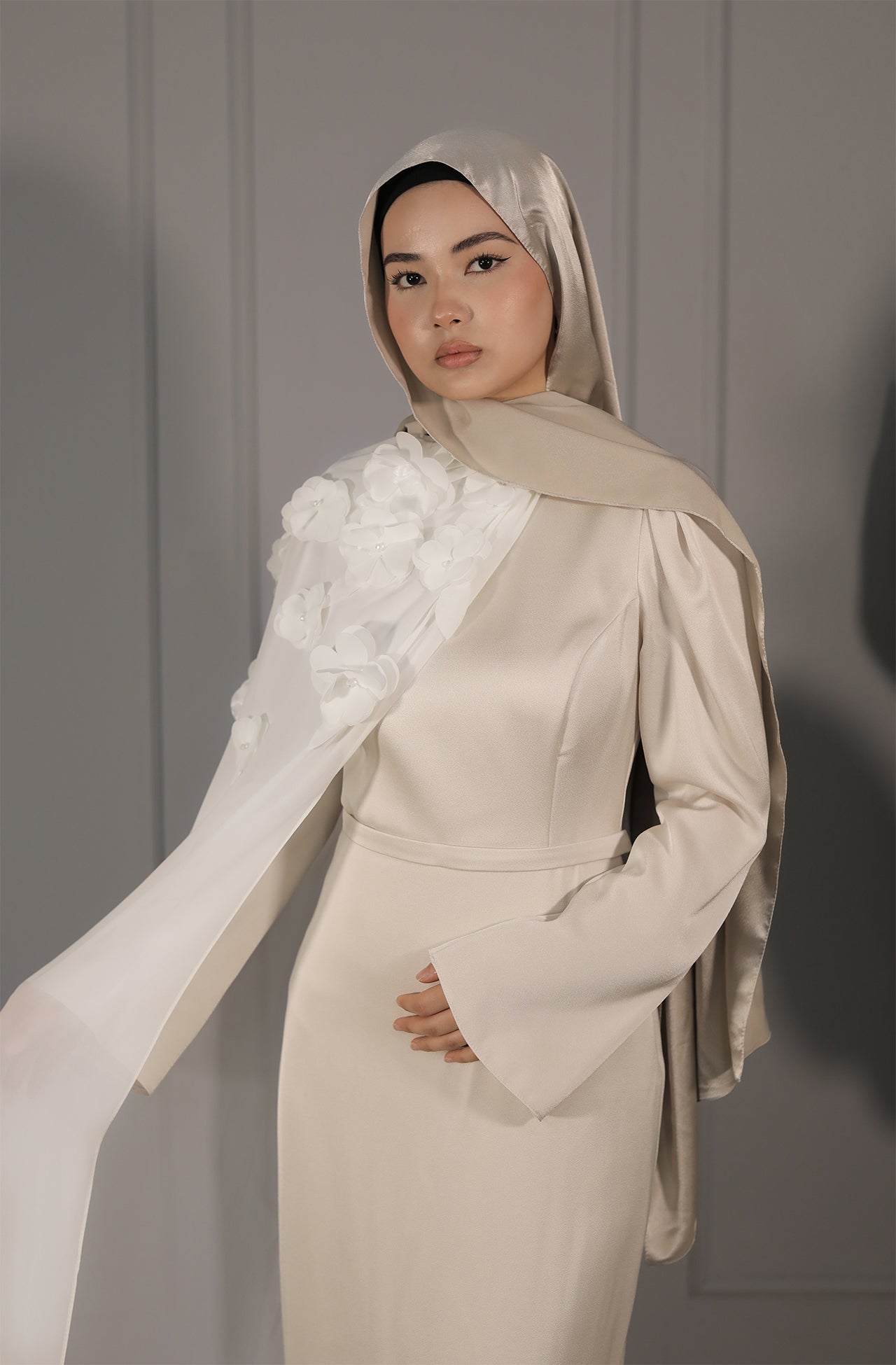 Samira Dress - Beige mit weißem Tülldetail