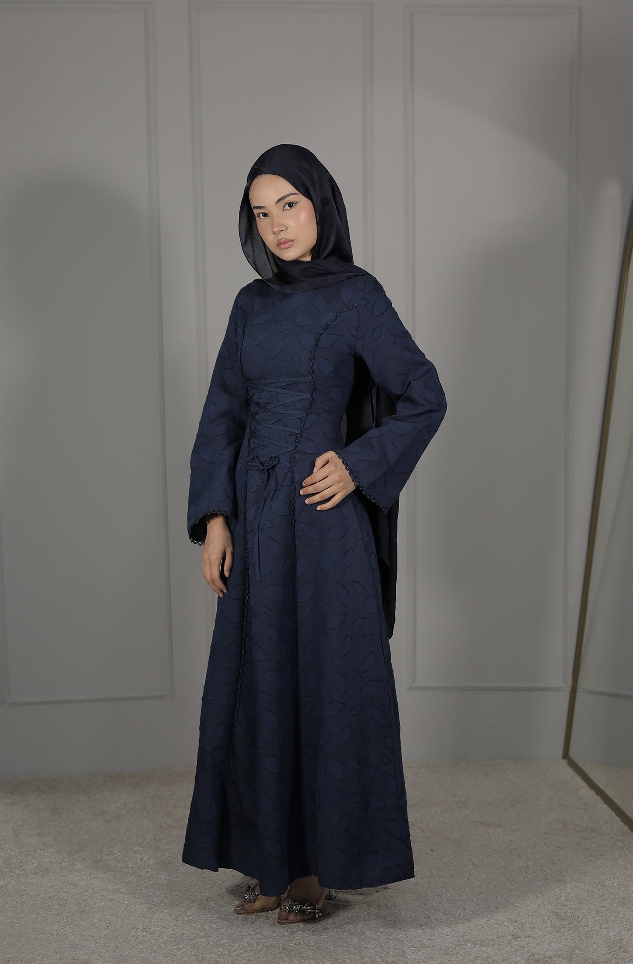 Elegantes Maxikleid in Blau – Feminine Eleganz mit romantischen Details