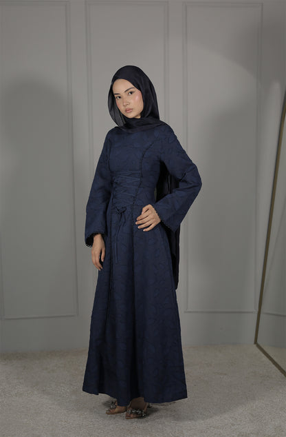 Elegantes Maxikleid in Blau – Feminine Eleganz mit romantischen Details
