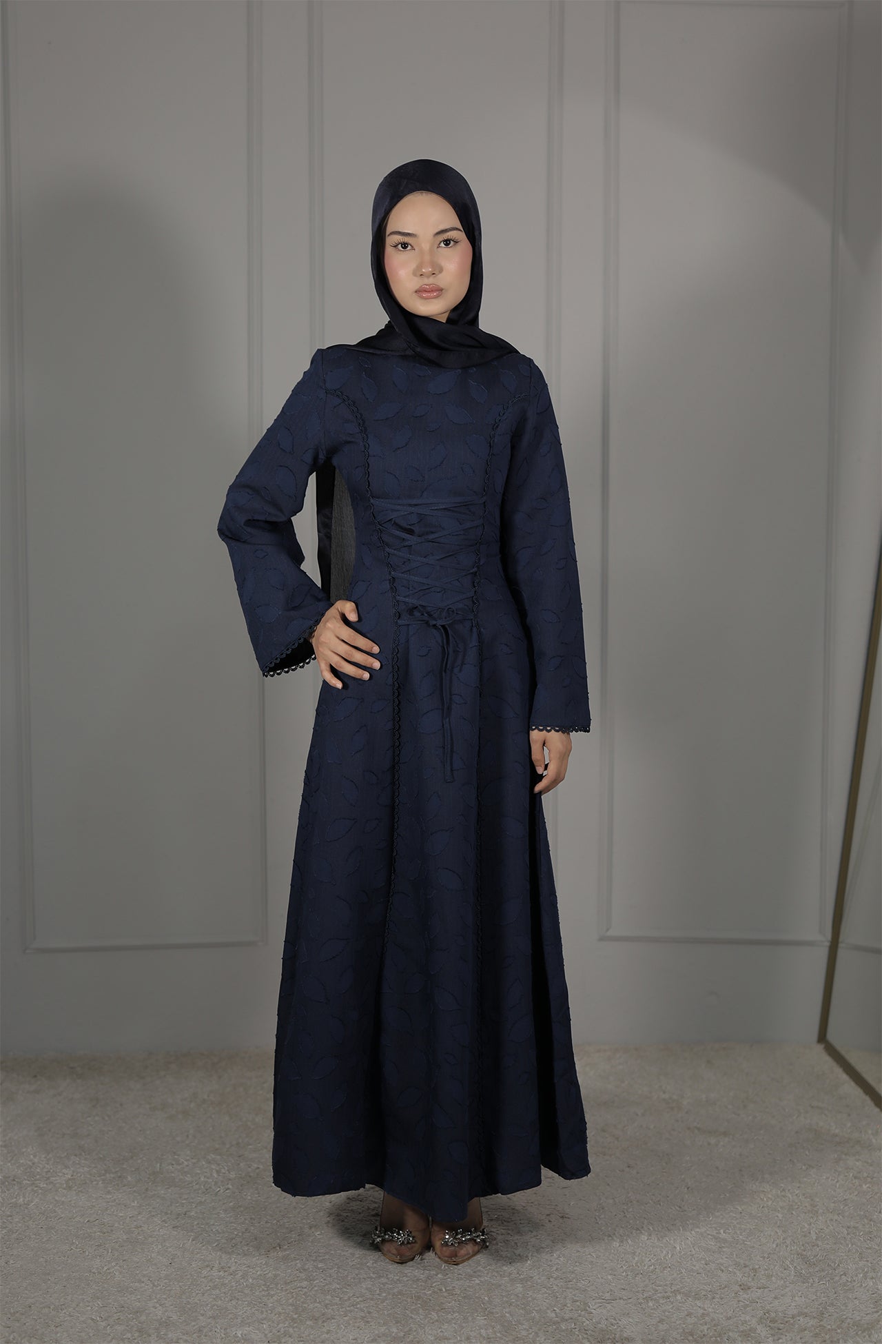 Elegantes Maxikleid in Blau – Feminine Eleganz mit romantischen Details