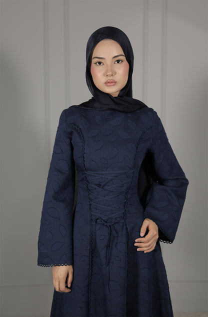 Elegantes Maxikleid in Blau – Feminine Eleganz mit romantischen Details