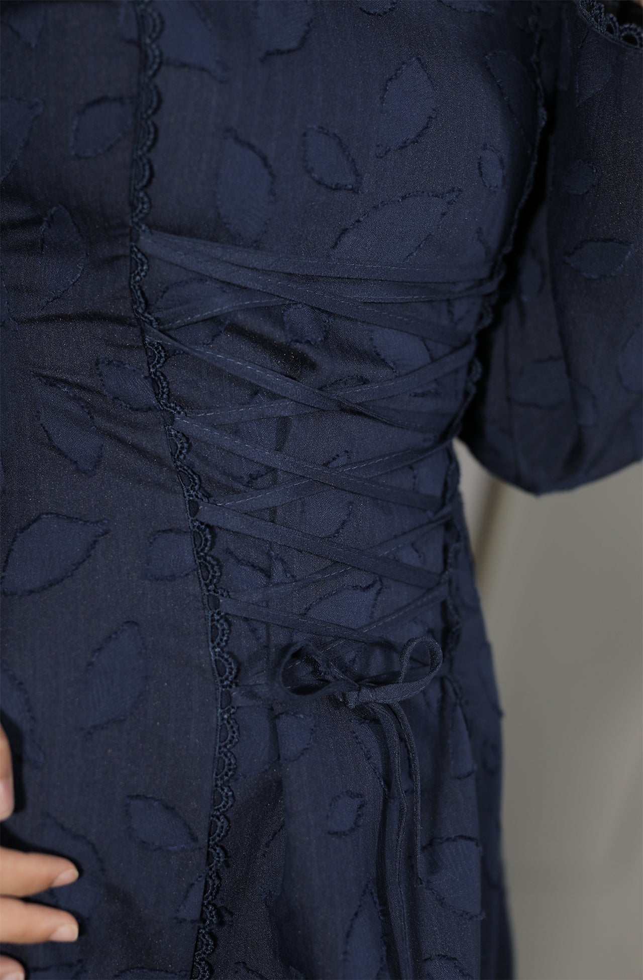 Elegantes Maxikleid in Blau – Feminine Eleganz mit romantischen Details