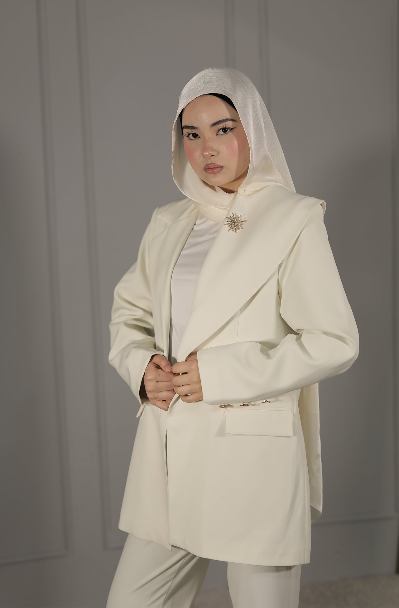 Eleganter Oversize Damen Blazer in Creme – Modest Fashion