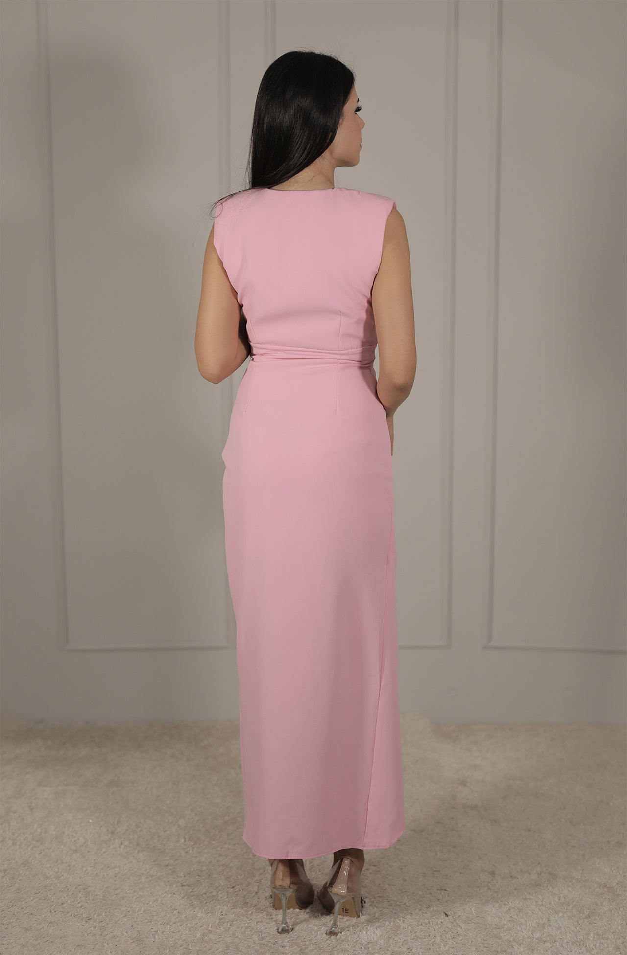 Elegantes Wickelkleid in Rosa mit Goldknöpfen