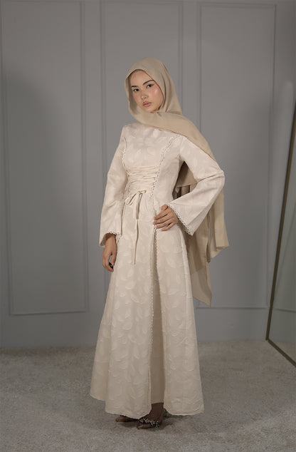 Elegantes Maxikleid in Creme – Feminine Eleganz mit romantischen Details