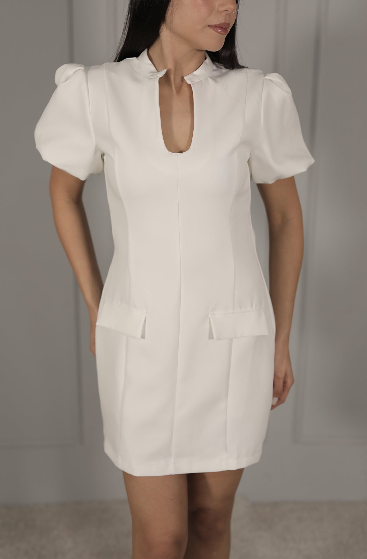 Elegantes Minikleid in Weiß mit Puffärmeln