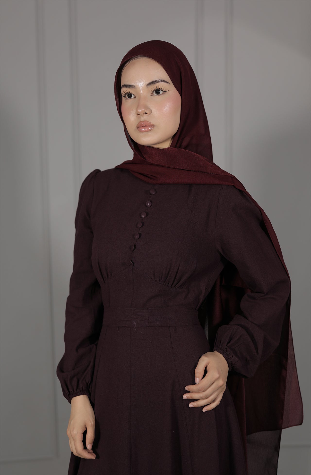 Elegantes Maxikleid in Pflaume – Zeitlose Eleganz mit femininer Silhouette