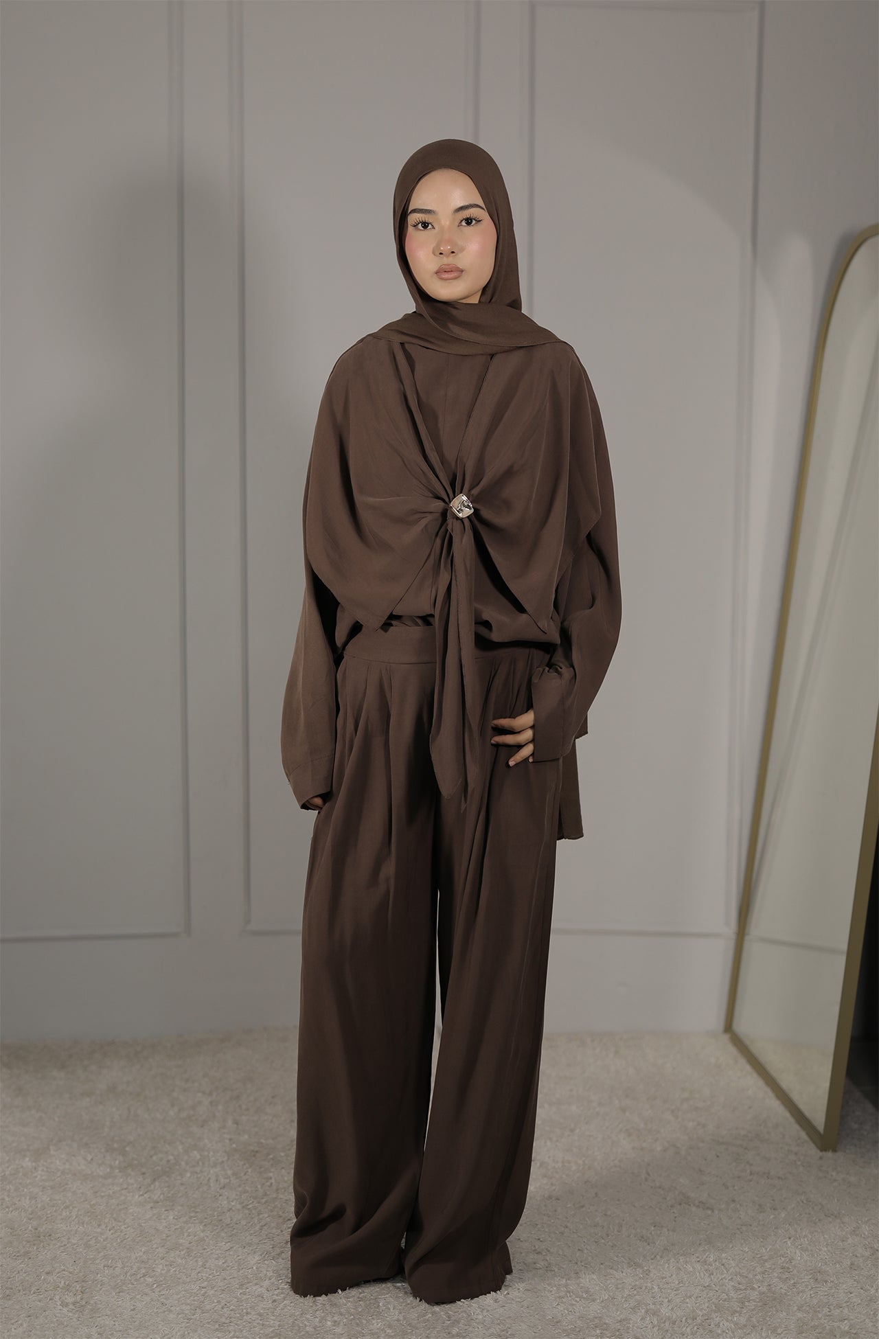 Oversize Zweiteiler-Set in Braun – Zeitlose Eleganz mit besonderem Detail