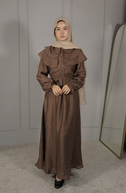 Elegantes Maxikleid in Braun – Zeitlose Eleganz mit romantischen Details