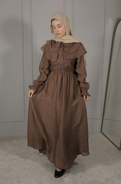 Elegantes Maxikleid in Braun – Zeitlose Eleganz mit romantischen Details