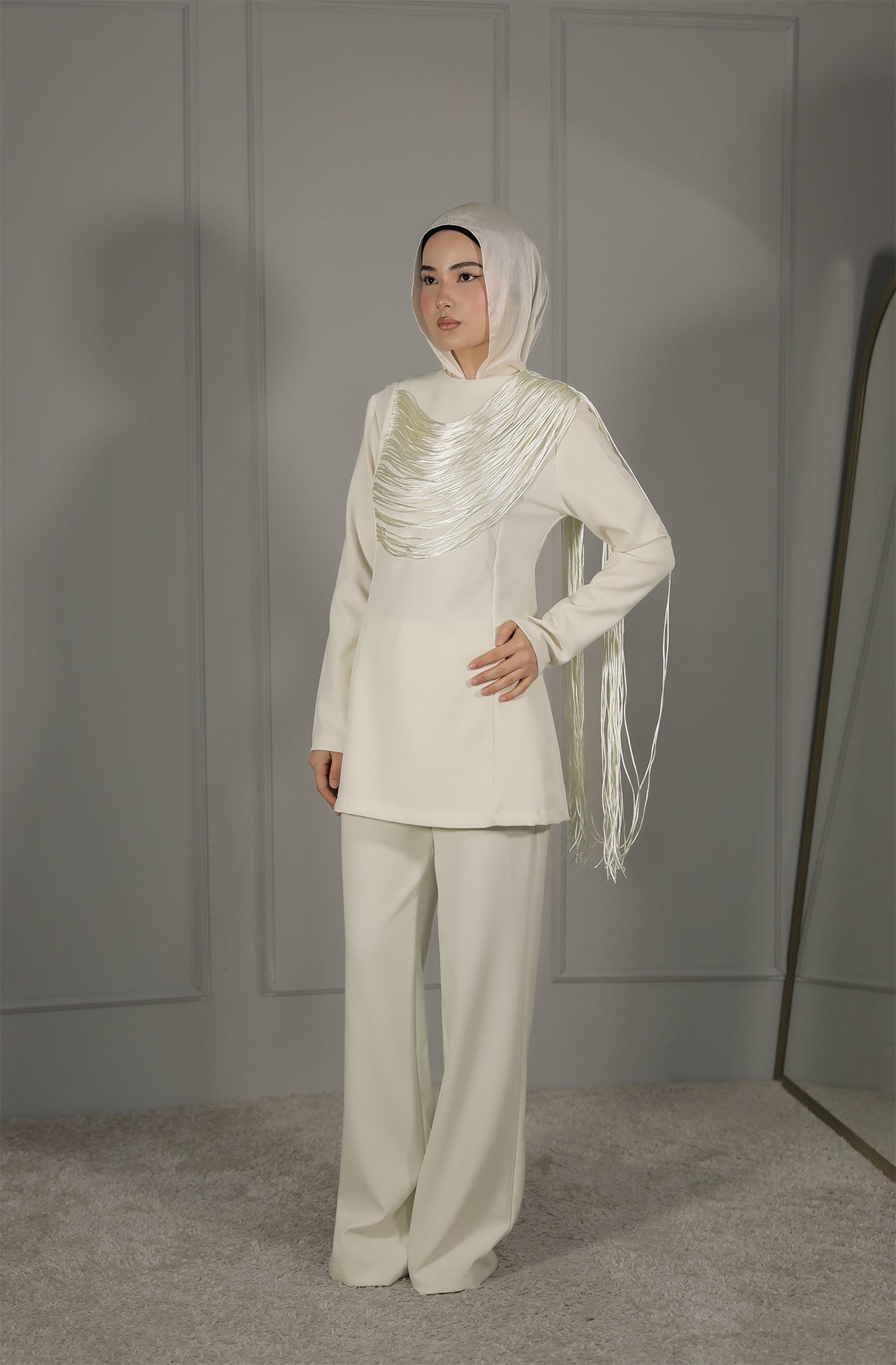 Cremefarbene Stoffhose für Damen – Eleganz & Komfort